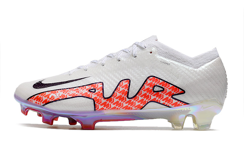 CHUTEIRA NIKE AIR ZOOM MERCURIAL VAPOR 15 ELITE CAMPO "DISRUPTION" - BRANCA E VERMELHO