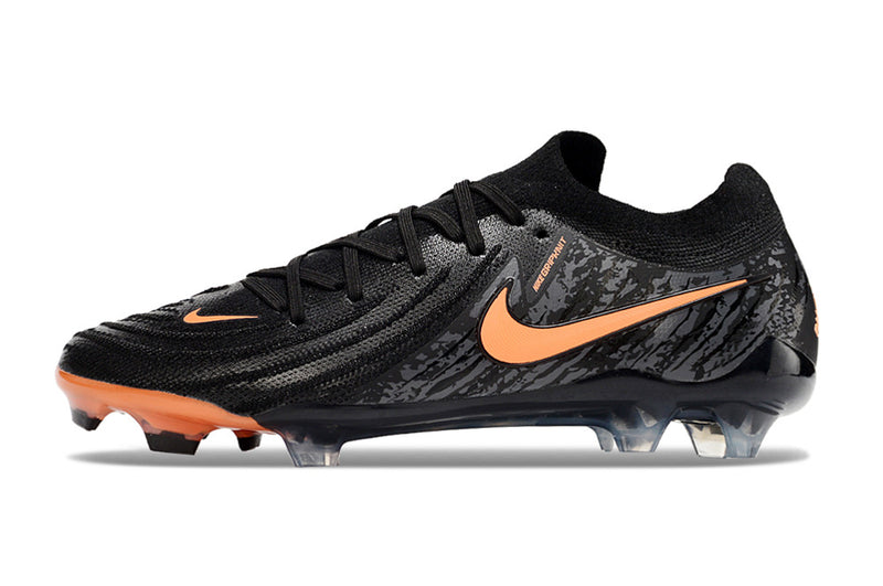 CHUTEIRA NIKE PHANTOM GX II ELITE CAMPO - PRETA E LARANJA