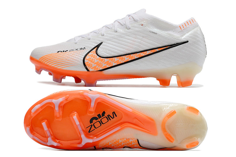 CHUTEIRA NIKE AIR ZOOM MERCURIAL VAPOR 15 ELITE CAMPO - BRANCA E LARANJA