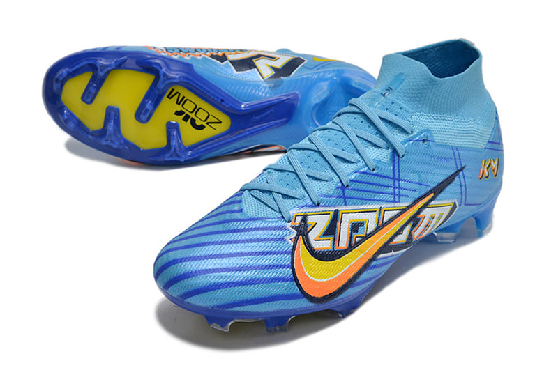 CHUTEIRA NIKE AIR ZOOM MERCURIAL SUPERFLY 9 ELITE CAMPO "MBAPPÉ COMIC" - AZUL E AMARELA