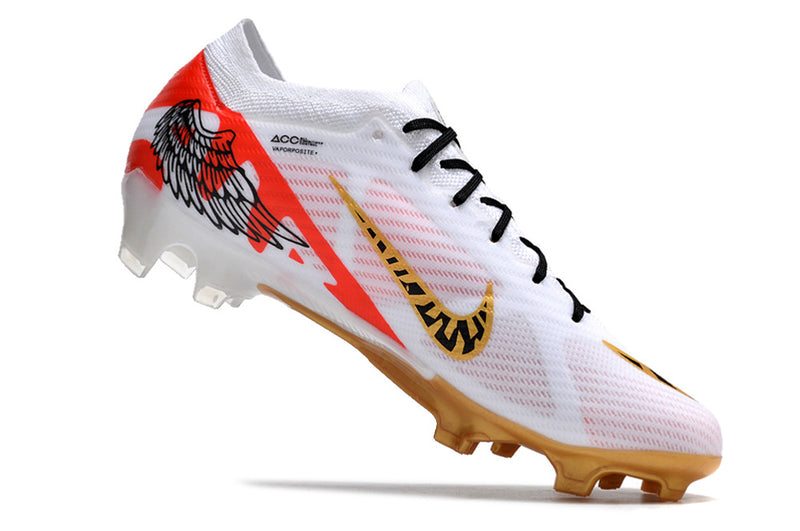 CHUTEIRA NIKE AIR ZOOM MERCURIAL VAPOR 15 ELITE CAMPO - BRANCA E DOURADA