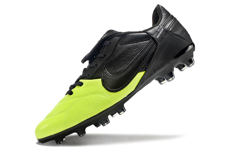 CHUTEIRA NIKE PREMIER III ELITE CAMPO - VERDE E PRETA