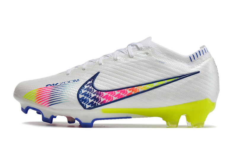 CHUTEIRA NIKE AIR ZOOM MERCURIAL VAPOR 15 ELITE CAMPO - BRANCA E COLORIDA