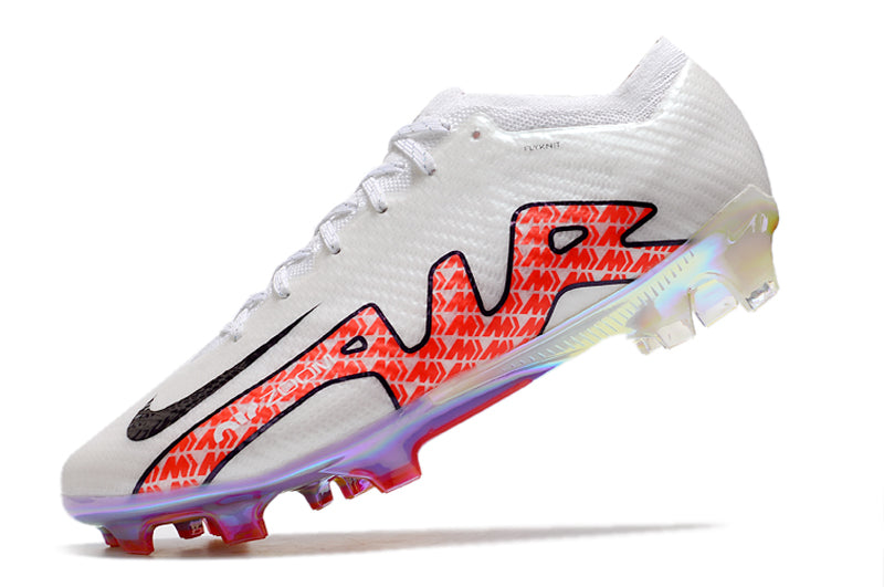 CHUTEIRA NIKE AIR ZOOM MERCURIAL VAPOR 15 ELITE CAMPO "DISRUPTION" - BRANCA E VERMELHO