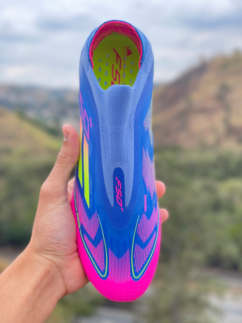 CHUTEIRA ADIDAS F50 LACELESS LIGHTSTRIKE PRO ELITE CAMPO - AZUL E COLORIDA (PRONTA ENTREGA)