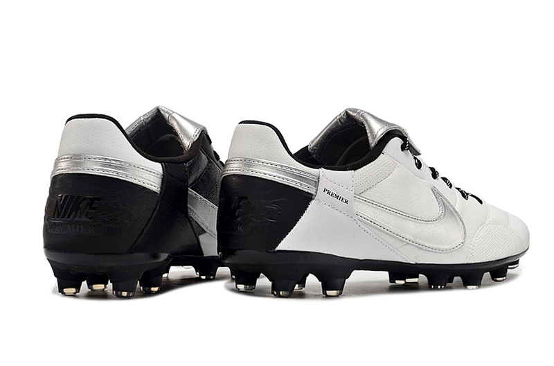 CHUTEIRA NIKE PREMIER III ELITE CAMPO - BRANCA E PRATA
