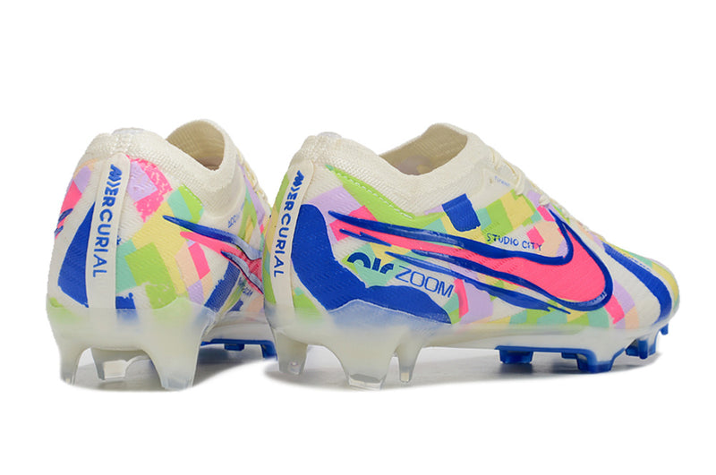 CHUTEIRA NIKE AIR ZOOM MERCURIAL VAPOR 15 ELITE CAMPO "SOCAL" - BRANCA E COLORIDA