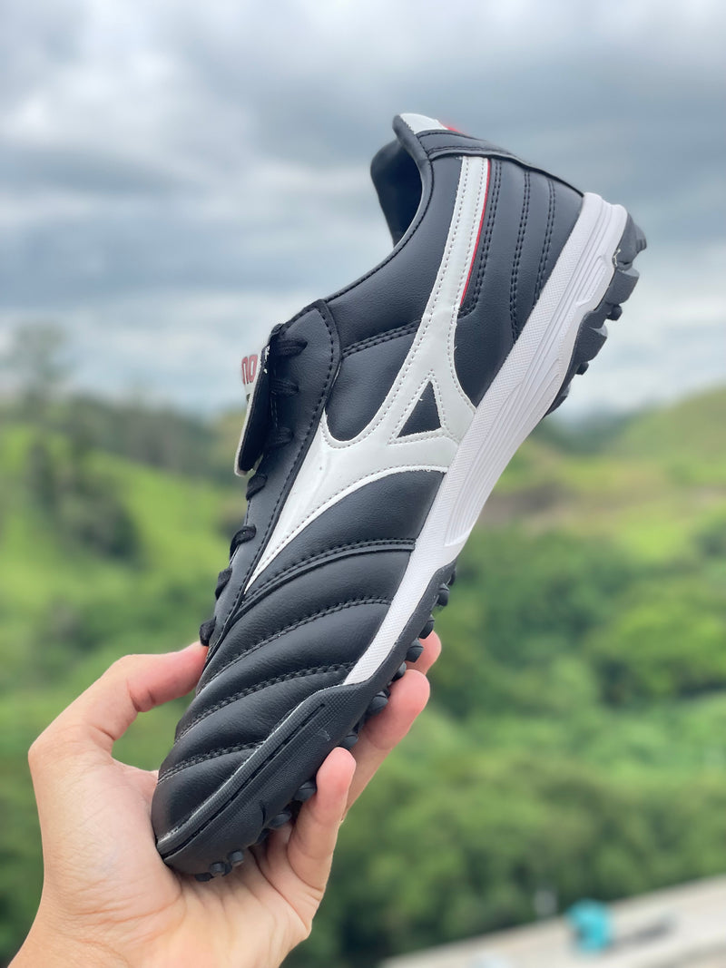 CHUTEIRA MIZUNO MORELIA II SOCIETY - PRETA E BRANCA (PRONTA ENTREGA)