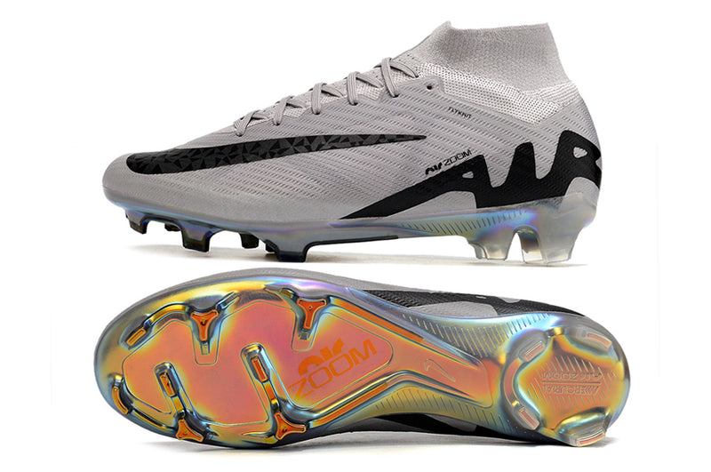 CHUTEIRA NIKE AIR ZOOM MERCURIAL SUPERFLY 9 ELITE CAMPO "RISING GEM" - CINZA E PRETA