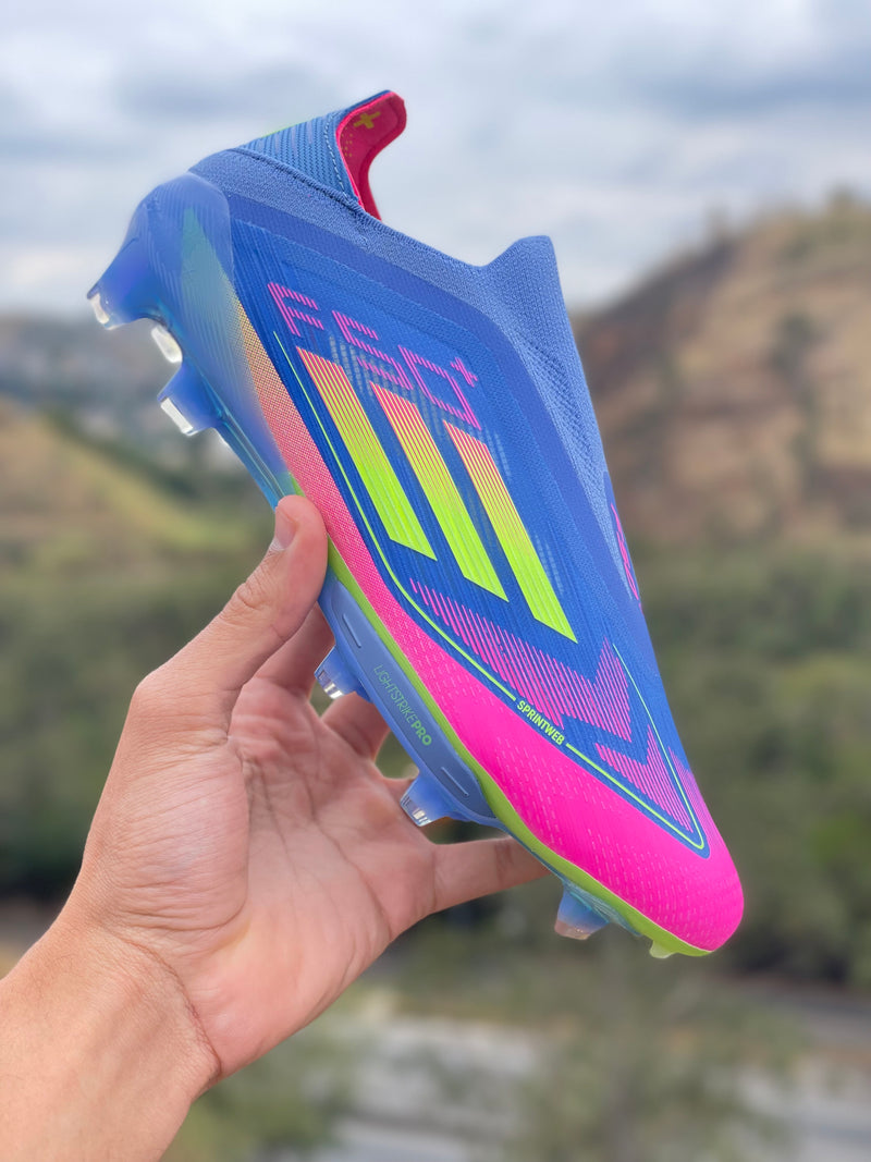 CHUTEIRA ADIDAS F50 LACELESS LIGHTSTRIKE PRO ELITE CAMPO - AZUL E COLORIDA (PRONTA ENTREGA)