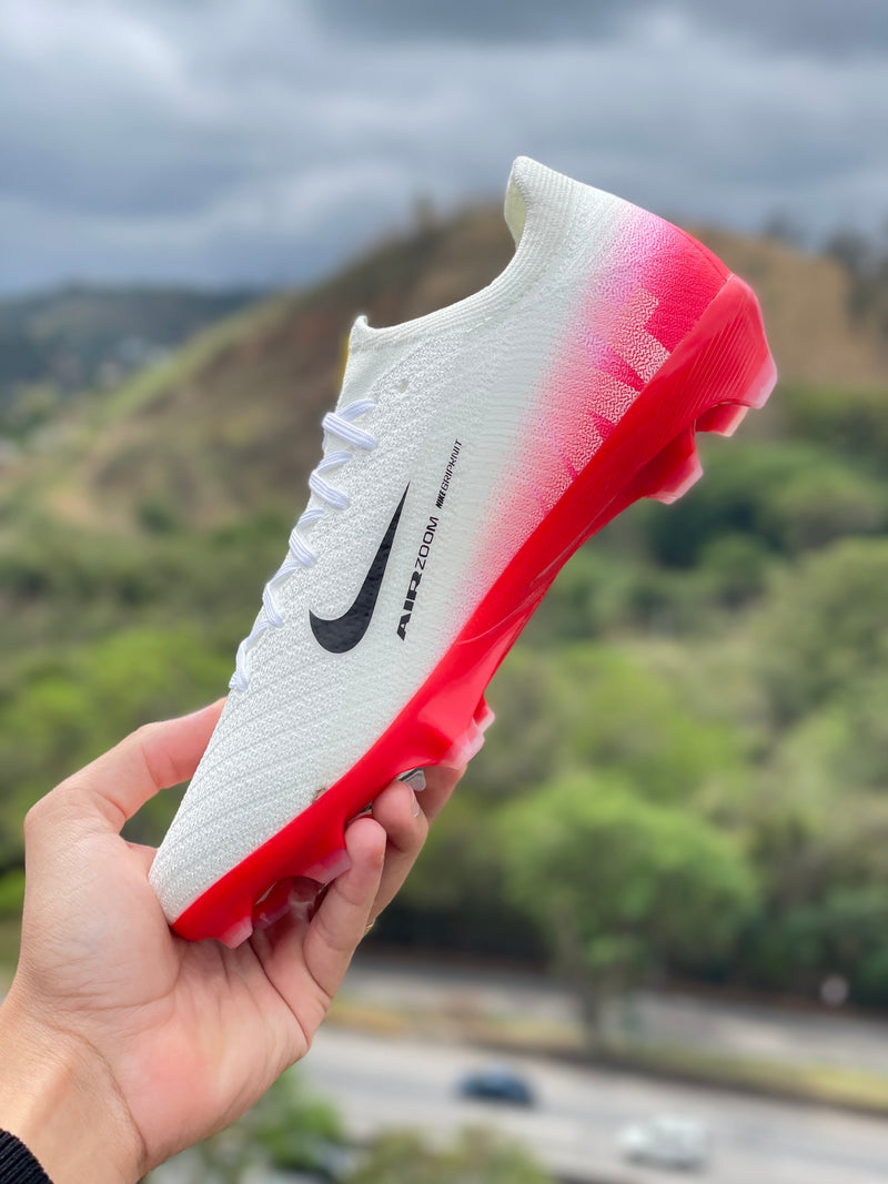 [PRONTA ENTREGA] CHUTEIRA NIKE AIR ZOOM MERCURIAL VAPOR 16 ELITE CAMPO "FEAR NOTHING" - BRANCA E VERMELHA