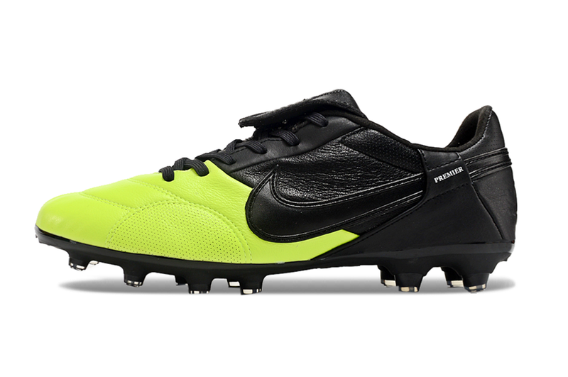 CHUTEIRA NIKE PREMIER III ELITE CAMPO - VERDE E PRETA