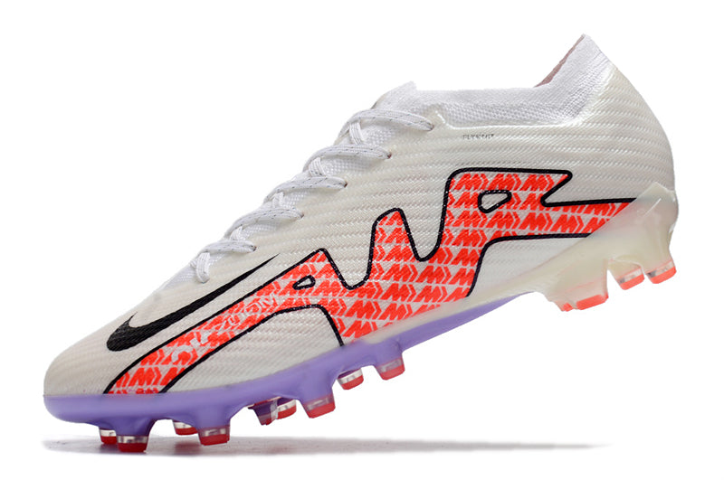 CHUTEIRA NIKE AIR ZOOM MERCURIAL VAPOR 15 ELITE CAMPO (AG) "DISRUPTION" - BRANCA E VERMELHA