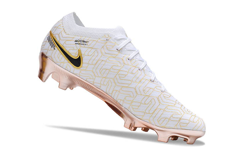 CHUTEIRA NIKE AIR ZOOM MERCURIAL VAPOR 15 ELITE CAMPO "UNITED GOLDEN" - BRANCA E DOURADA