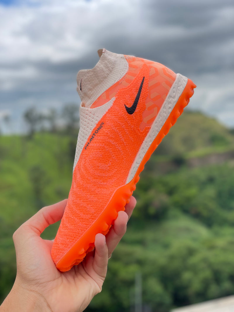 CHUTEIRA NIKE PHANTOM GX DYNAMIC FIT ELITE SOCIETY - LARANJA (PRONTA ENTREGA)