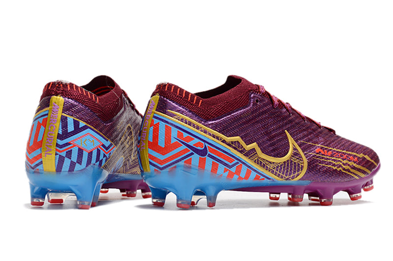 CHUTEIRA NIKE AIR ZOOM MERCURIAL VAPOR 15 ELITE CAMPO (AG) "MBAPPÉ" - VINHO E DOURADA