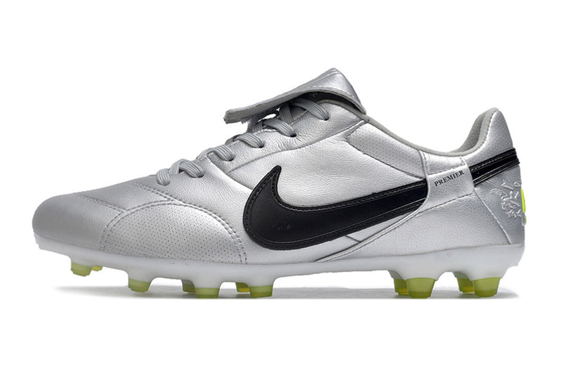 CHUTEIRA NIKE PREMIER III ELITE CAMPO - PRATA