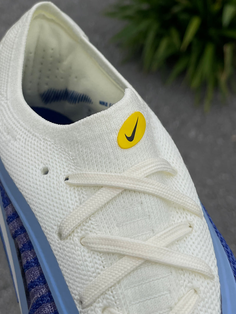 [PRONTA ENTREGA] CHUTEIRA NIKE PHANTOM 6 ELITE CAMPO "FEAR NOTHING" - BRANCA E AZUL