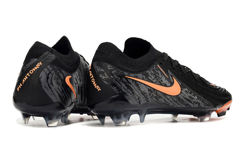 CHUTEIRA NIKE PHANTOM GX II ELITE CAMPO - PRETA E LARANJA