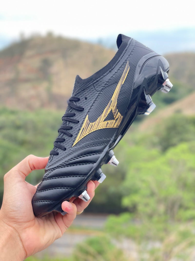 [PRONTA ENTREGA] CHUTEIRA MIZUNO MORELIA NEO III JAPAN TRAVA MISTA - PRETA E DOURADA