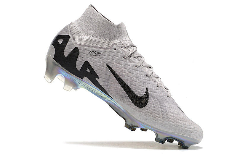 CHUTEIRA NIKE AIR ZOOM MERCURIAL SUPERFLY 9 ELITE CAMPO "RISING GEM" - CINZA E PRETA