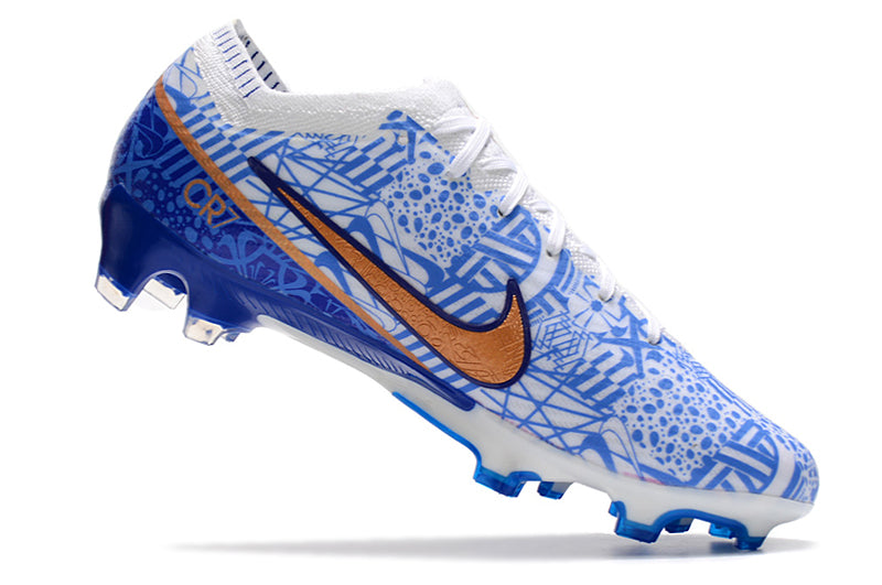 CHUTEIRA NIKE AIR ZOOM MERCURIAL VAPOR 15 ELITE CAMPO "CR7" - BRANCA E AZUL