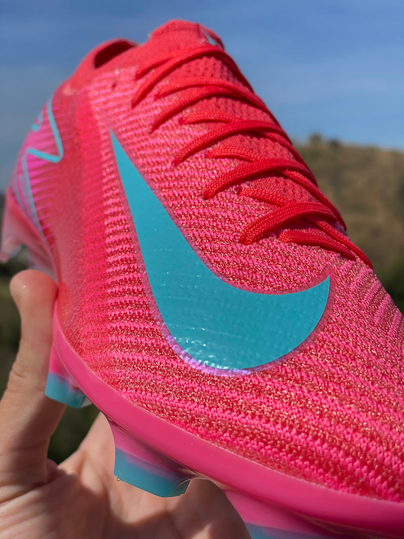 [PRONTA ENTREGA] CHUTEIRA NIKE AIR ZOOM MERCURIAL VAPOR 16 ELITE CAMPO "MAD ENERGY" - ROSA E AZUL