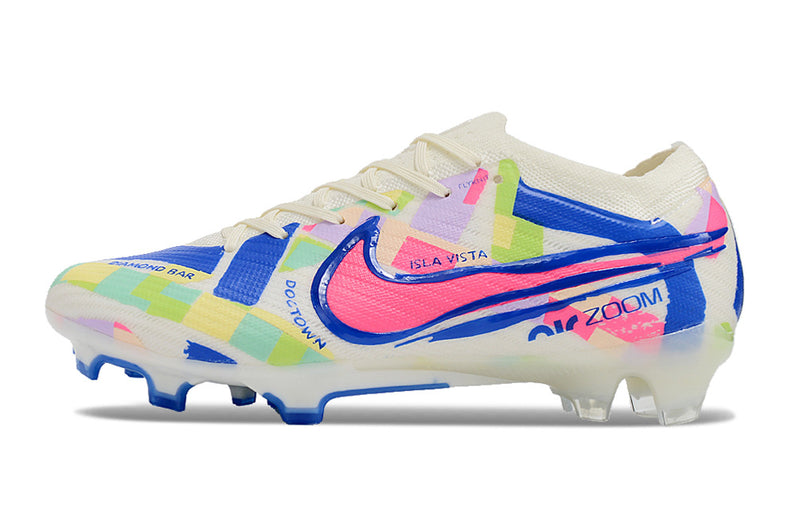 CHUTEIRA NIKE AIR ZOOM MERCURIAL VAPOR 15 ELITE CAMPO "SOCAL" - BRANCA E COLORIDA
