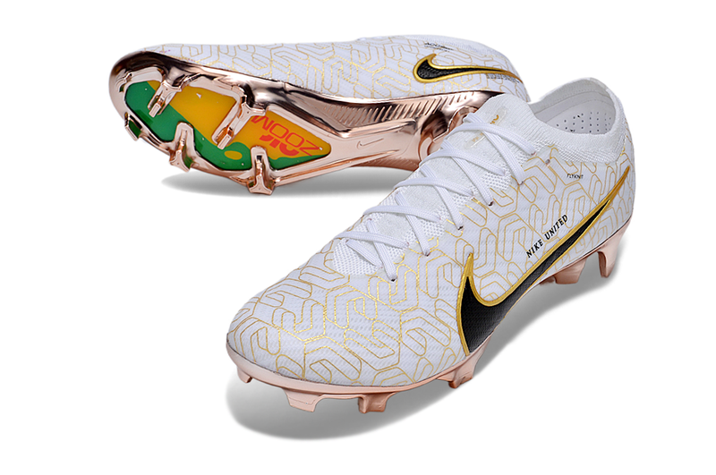 CHUTEIRA NIKE AIR ZOOM MERCURIAL VAPOR 15 ELITE CAMPO "UNITED GOLDEN" - BRANCA E DOURADA