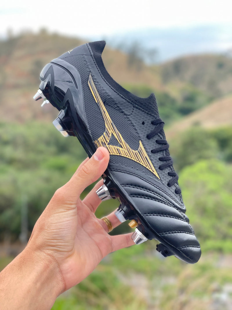 [PRONTA ENTREGA] CHUTEIRA MIZUNO MORELIA NEO III JAPAN TRAVA MISTA - PRETA E DOURADA