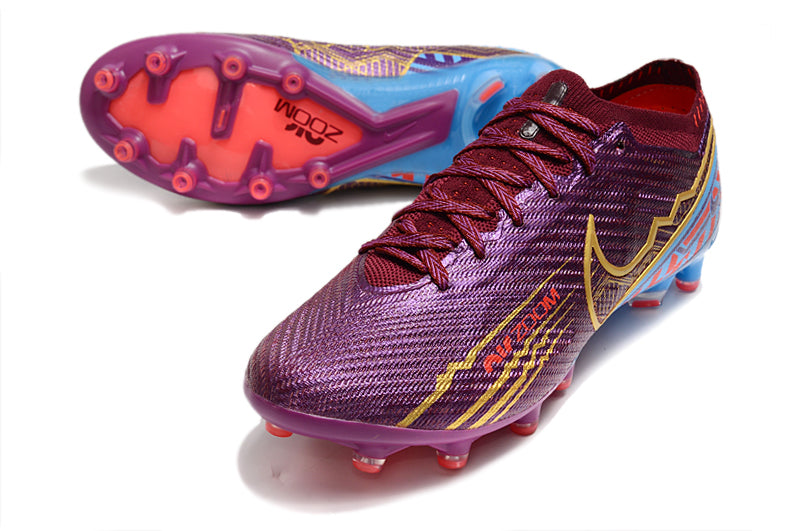 CHUTEIRA NIKE AIR ZOOM MERCURIAL VAPOR 15 ELITE CAMPO (AG) "MBAPPÉ" - VINHO E DOURADA
