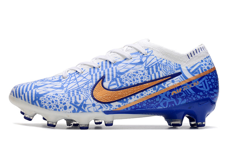 CHUTEIRA NIKE AIR ZOOM MERCURIAL VAPOR 15 ELITE CAMPO (AG) "CR7" - BRANCA E AZUL