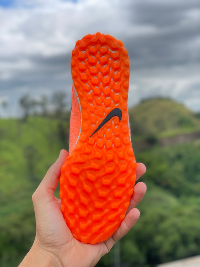 CHUTEIRA NIKE PHANTOM GX DYNAMIC FIT ELITE SOCIETY - LARANJA (PRONTA ENTREGA)
