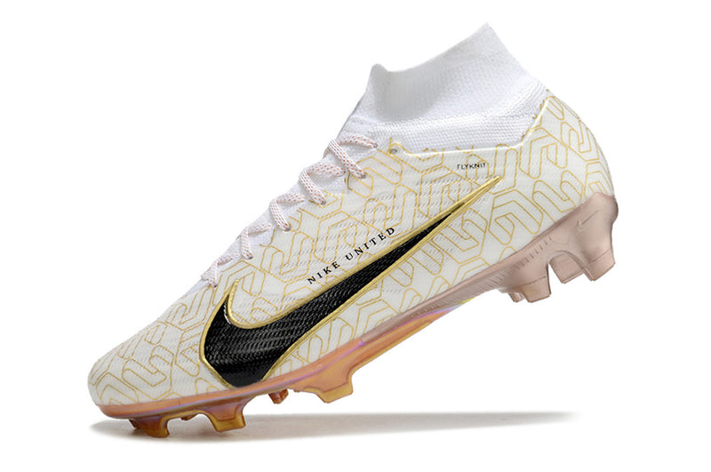 CHUTEIRA NIKE AIR ZOOM MERCURIAL SUPERFLY 9 ELITE CAMPO "UNITED GOLDEN" - BRANCA E DOURADA