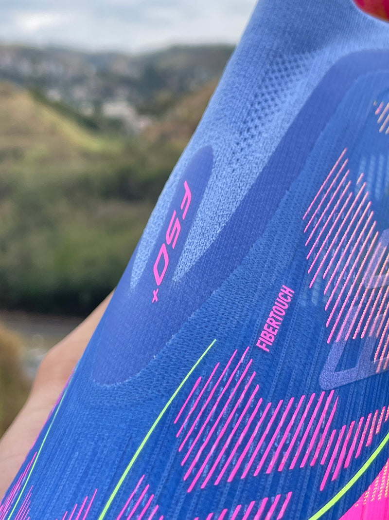 CHUTEIRA ADIDAS F50 LACELESS LIGHTSTRIKE PRO ELITE CAMPO - AZUL E COLORIDA (PRONTA ENTREGA)