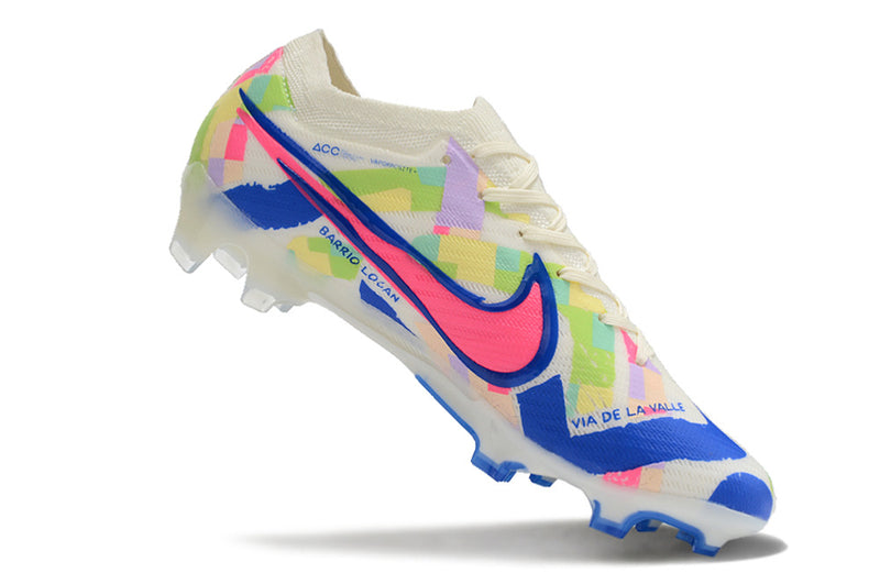 CHUTEIRA NIKE AIR ZOOM MERCURIAL VAPOR 15 ELITE CAMPO "SOCAL" - BRANCA E COLORIDA