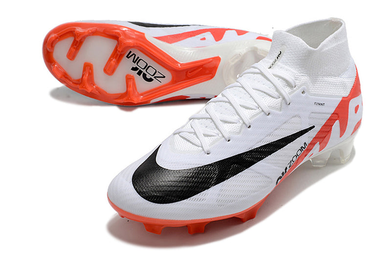 CHUTEIRA NIKE AIR ZOOM MERCURIAL SUPERFLY 9 ELITE CAMPO "READY" - BRANCA E VERMELHA