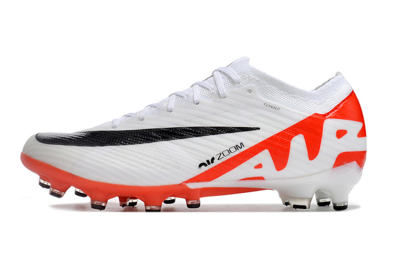 CHUTEIRA NIKE AIR ZOOM MERCURIAL VAPOR 15 ELITE CAMPO (AG) "READY" - BRANCA E VERMELHA