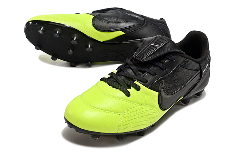 CHUTEIRA NIKE PREMIER III ELITE CAMPO - VERDE E PRETA