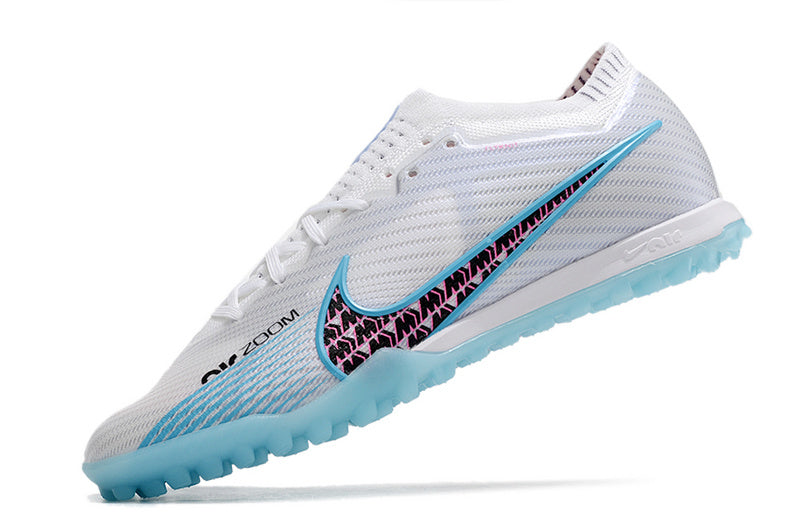 CHUTEIRA NIKE MERCURIAL AIR ZOOM VAPOR 15 ELITE SOCIETY "BLAST" - BRANCA E AZUL