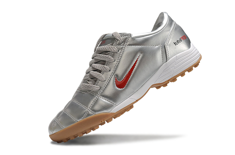 CHUTEIRA NIKE TOTAL 90 III SOCIETY - PRATA E VERMELHA