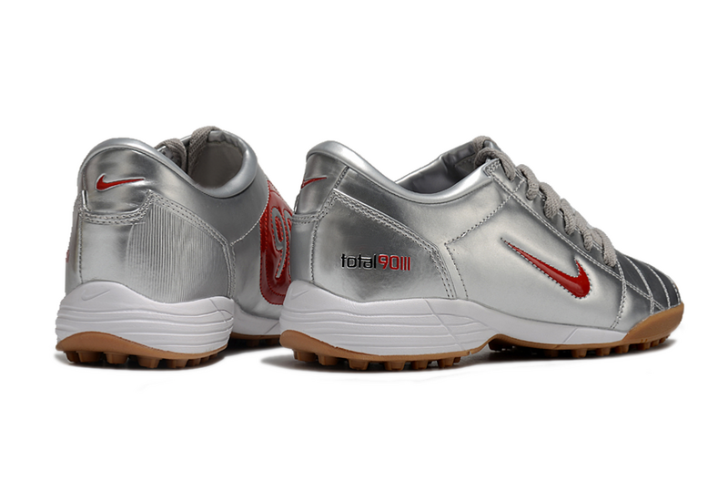 CHUTEIRA NIKE TOTAL 90 III SOCIETY - PRATA E VERMELHA