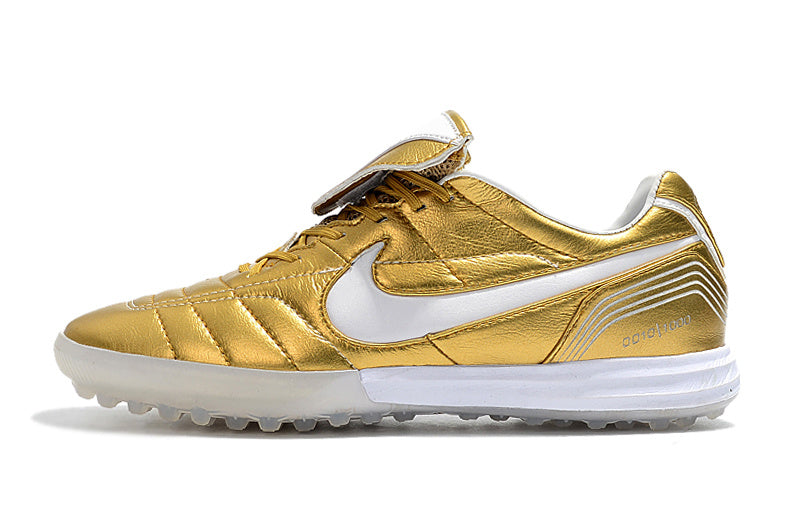 CHUTEIRA NIKE TIEMPO LEGEND 7 SOCIETY - DOURADA E BRANCA