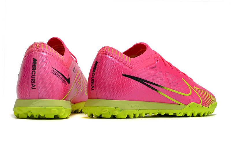 CHUTEIRA NIKE MERCURIAL AIR ZOOM VAPOR 15 ELITE SOCIETY "LUMINOUS" - ROSA E AMARELA