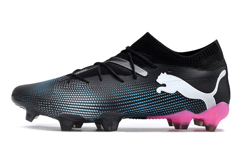CHUTEIRA PUMA FUTURE 7 ULTIMATE CAMPO - PRETA E ROSA