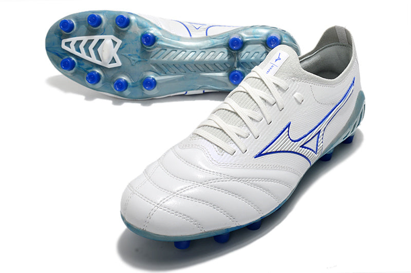 CHUTEIRA MIZUNO MORELIA NEO III JAPAN CAMPO - BRANCA E AZUL