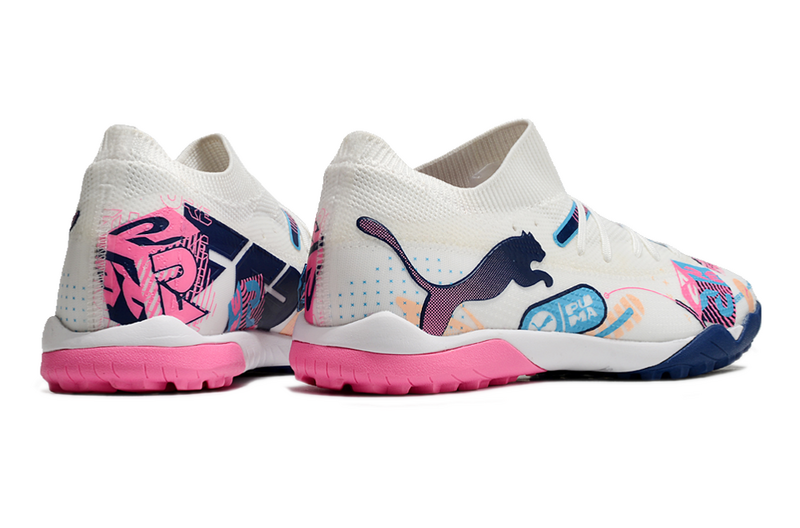 CHUTEIRA PUMA FUTURE 7 ULTIMATE SOCIETY "VOLUME UP"- BRANCA, AZUL E ROSA