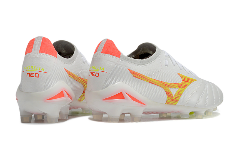 CHUTEIRA MIZUNO MORELIA NEO IV JAPAN CAMPO - BRANCA E LARANJA