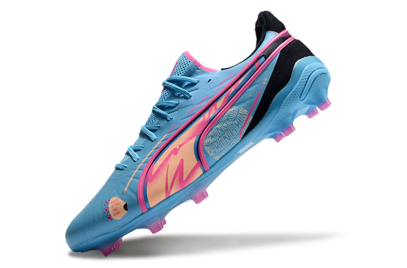 CHUTEIRA PUMA KING FG/AG CAMPO - AZUL E ROSA