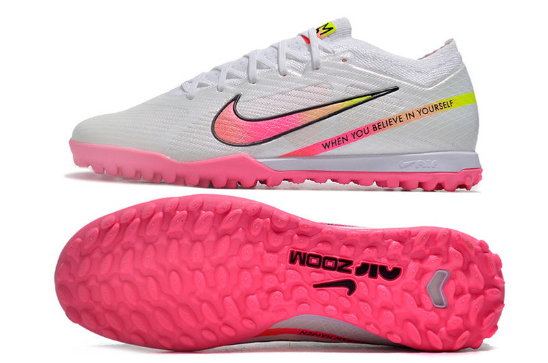 CHUTEIRA NIKE MERCURIAL AIR ZOOM VAPOR 15 ELITE SOCIETY "RASHFORD" - BRANCA E ROSA